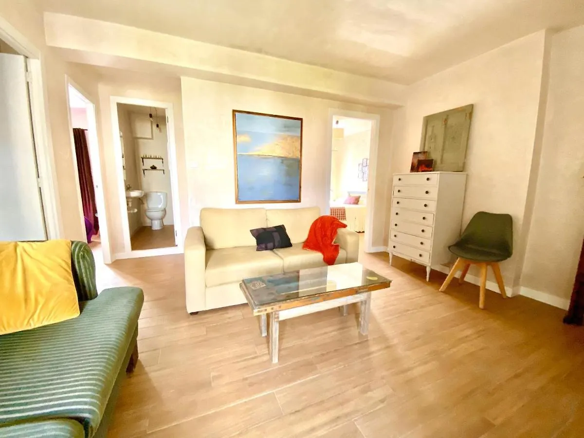 Apartament Junto Al Casco Antiguo Con Terraza Sewilla 0*,