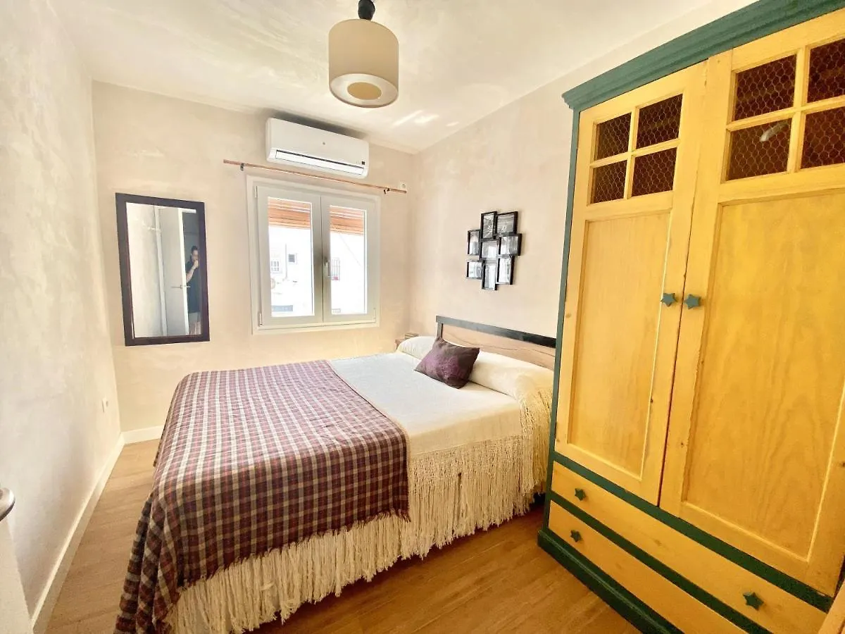 Junto Al Casco Antiguo Con Terraza Apartment Seville 0*,  Spain